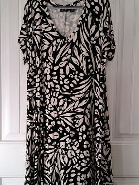 Nicole Miller Black and White Leaf Print V-Neck Dress